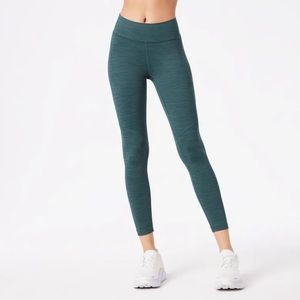 OUTDOOR VOICES tech sweat leggings 💚